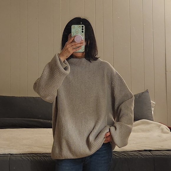 The Row 100% Cashmere Sweater - Picture 5 of 5